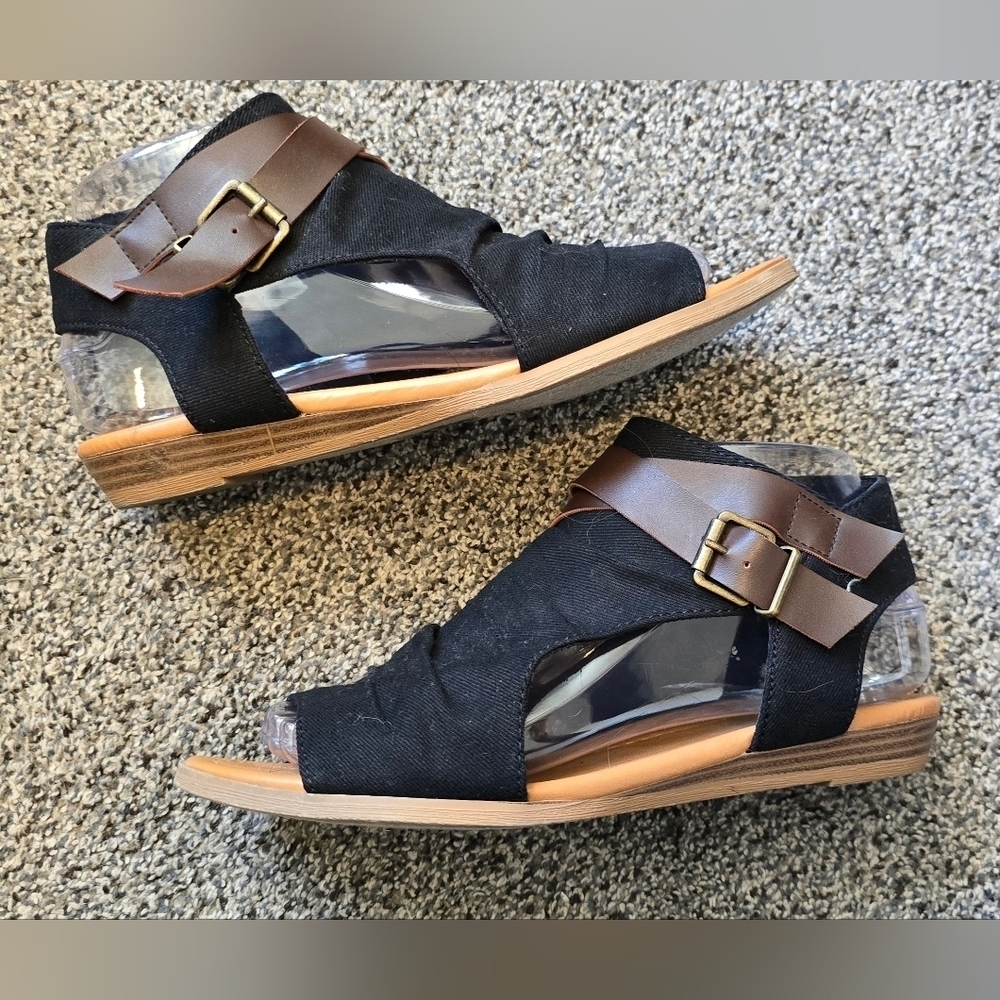 Soda Shoes Womens Size 7.5 Black Fabric Buckle Slip On Flat Sandal Slides